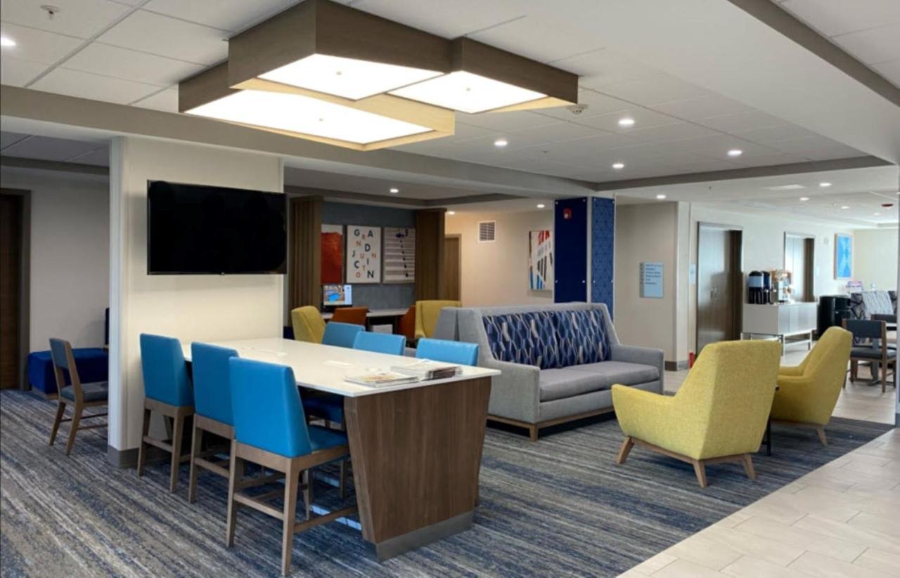 Holiday Inn Express Hotel & Suites Grand Junction By Ihg Exterior foto